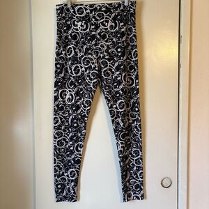 Lularoe tall and curvy tc leggings black white swirl scroll vines pre-owned HTF